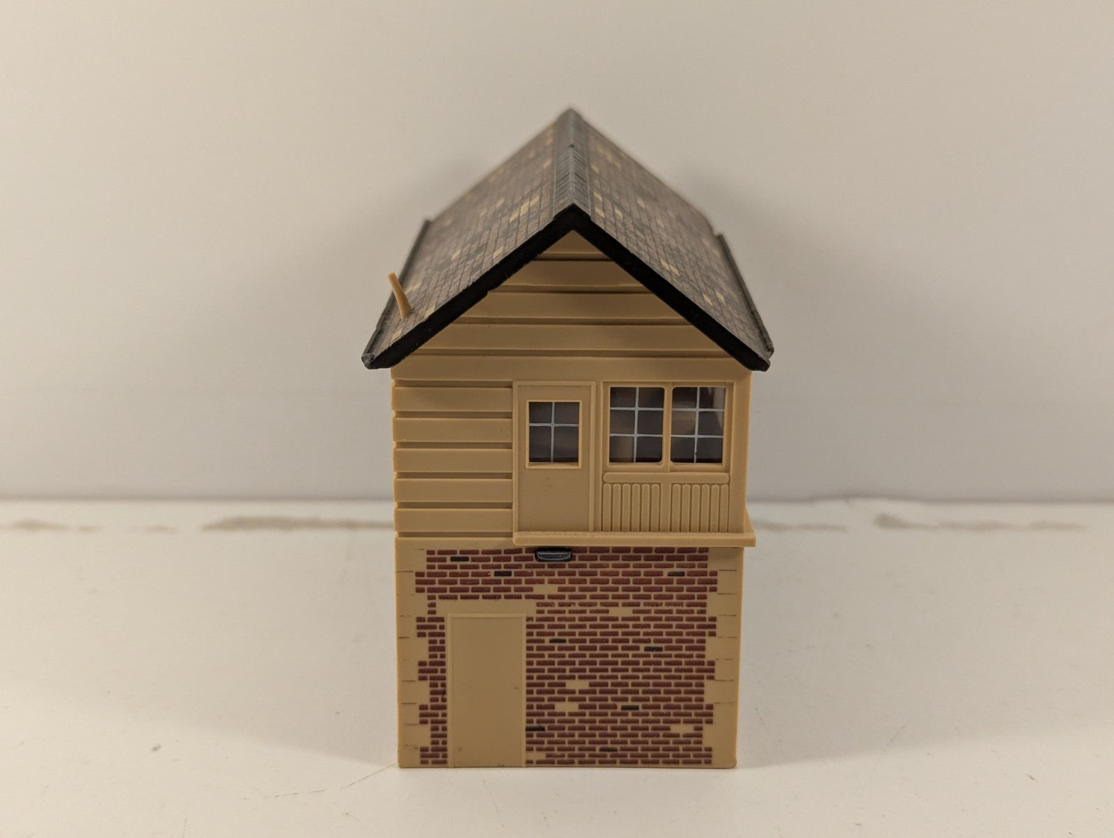 Hornby R503 OO Gauge Railway Signal Box