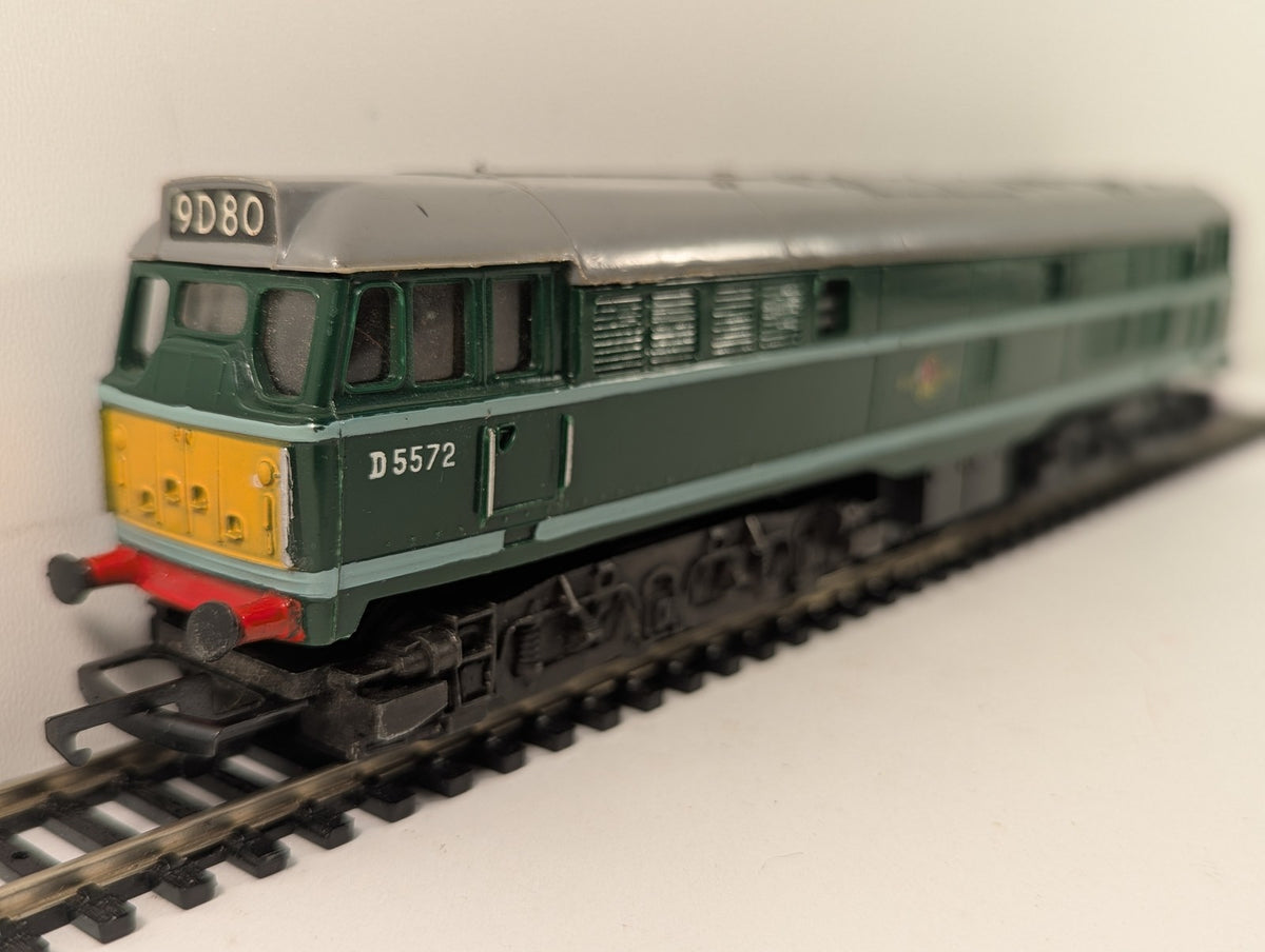 Tri-ang OO Gauge Class 31 Diesel Locomotive D5572 BR Green R.357 Poor Runner