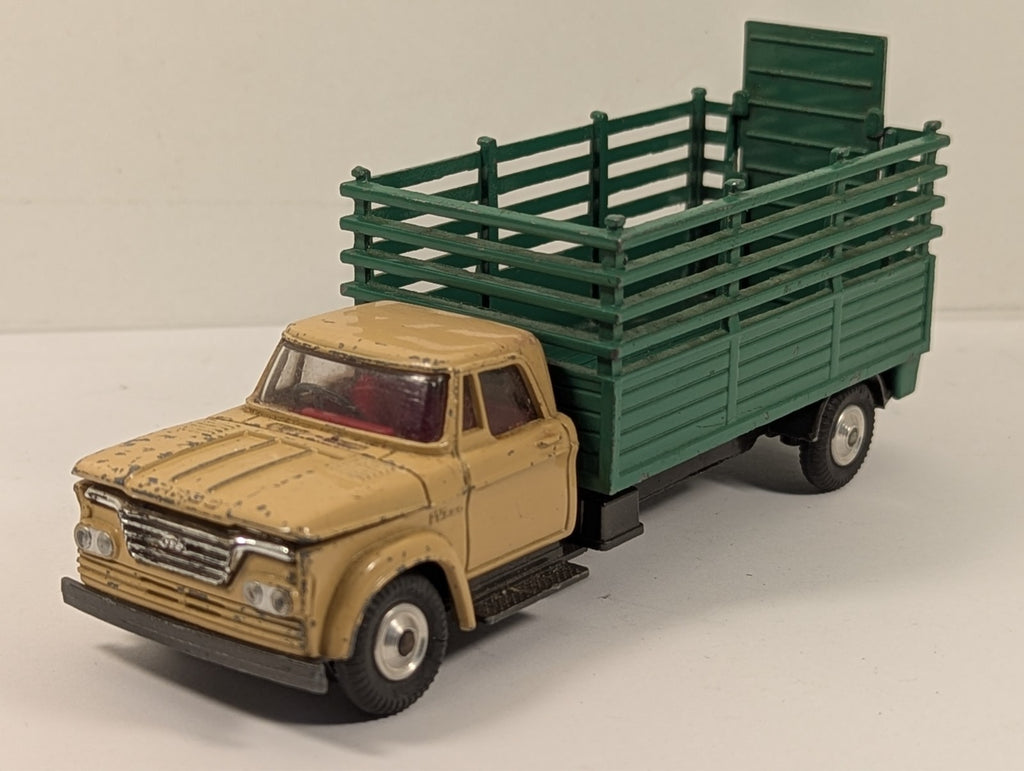 Corgi Toys 484 Dodge Kew Fargo Livestock Transporter 1:43 Scale - Missing Tyre