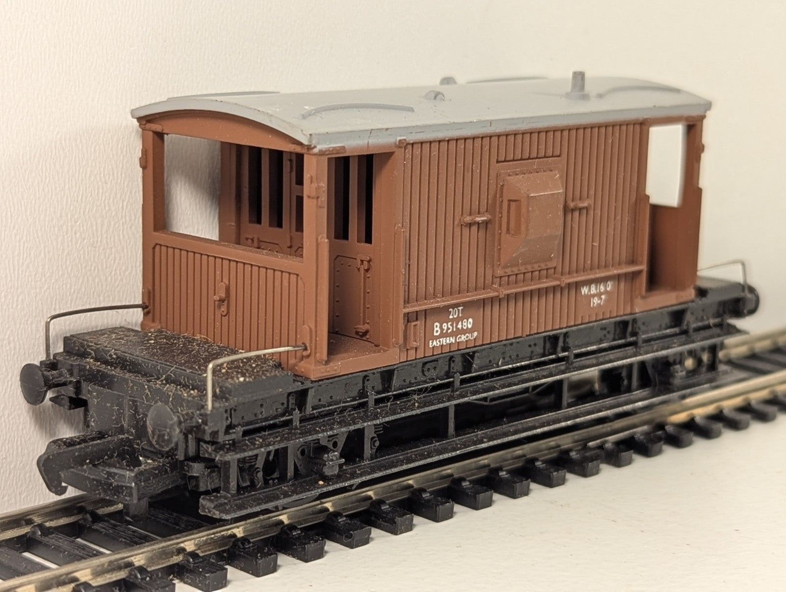 Mainline 37-139 BR 20T Brown Brake Van