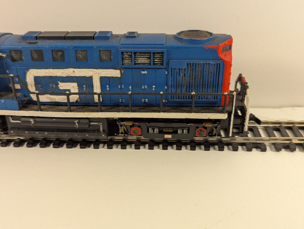 AHM – EMD GP9 Phase II Diesel Locomotive (Grand Trunk Western, Repainted)