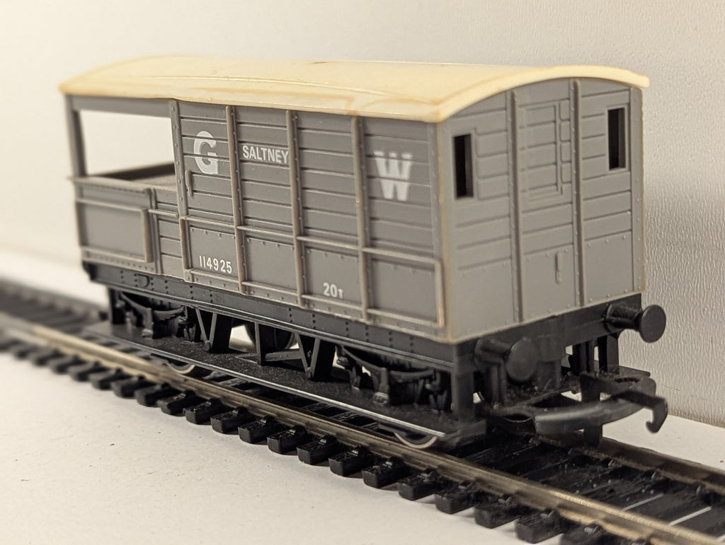 Hornby OO Gauge GWR 20t Toad Brake Van 'Saltney' 114925 GWR Grey R122