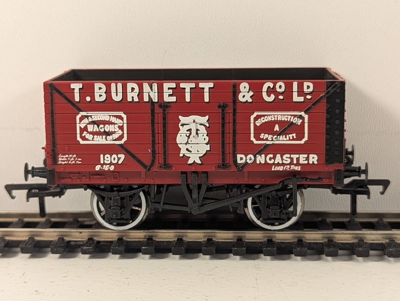 Bachmann 37-125K 8 Plank Wagon 'T. Burnett & Co.'