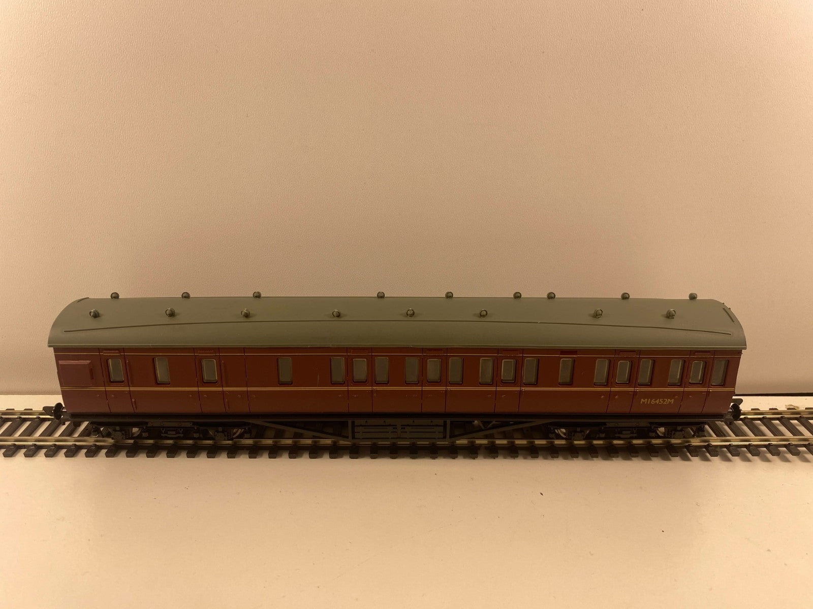 Bachmann Branchline 34-226D 57ft Corridor Brake 3rd Coach No. M16452M
