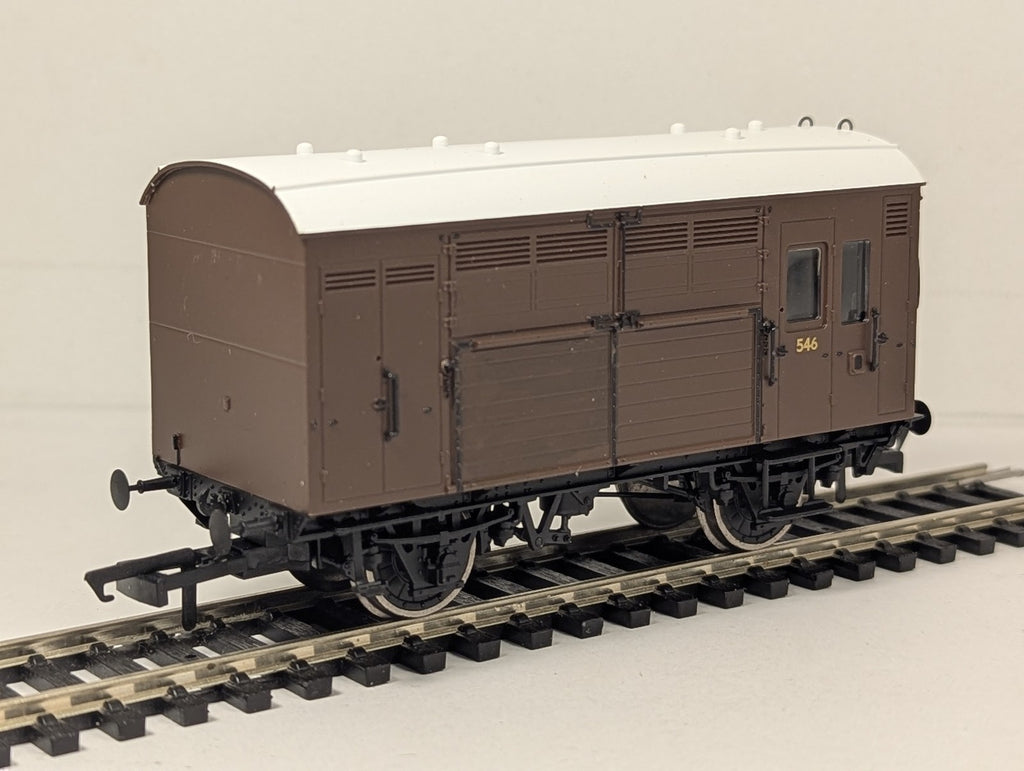 Hornby OO Gauge GWR Horse Box Goods Wagon 546 GWR Brown R6507A