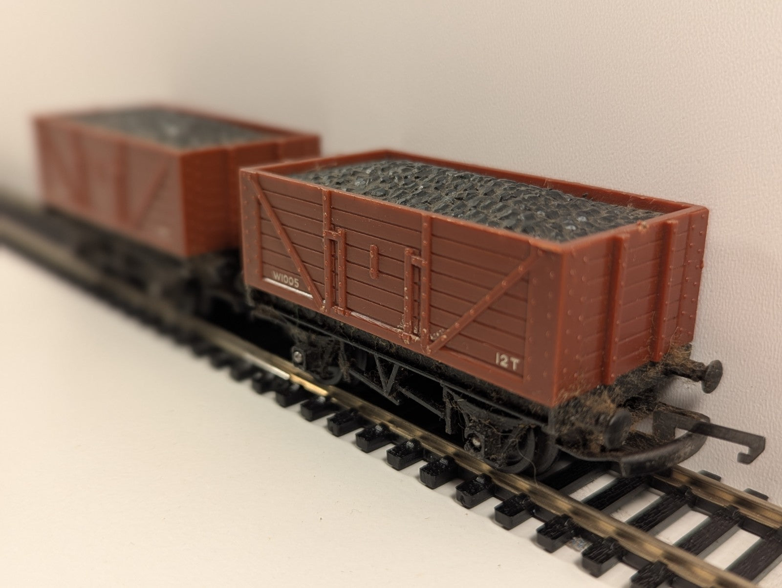Tri-ang OO Gauge – Pair of 12T Coal Wagons (BR Brown)