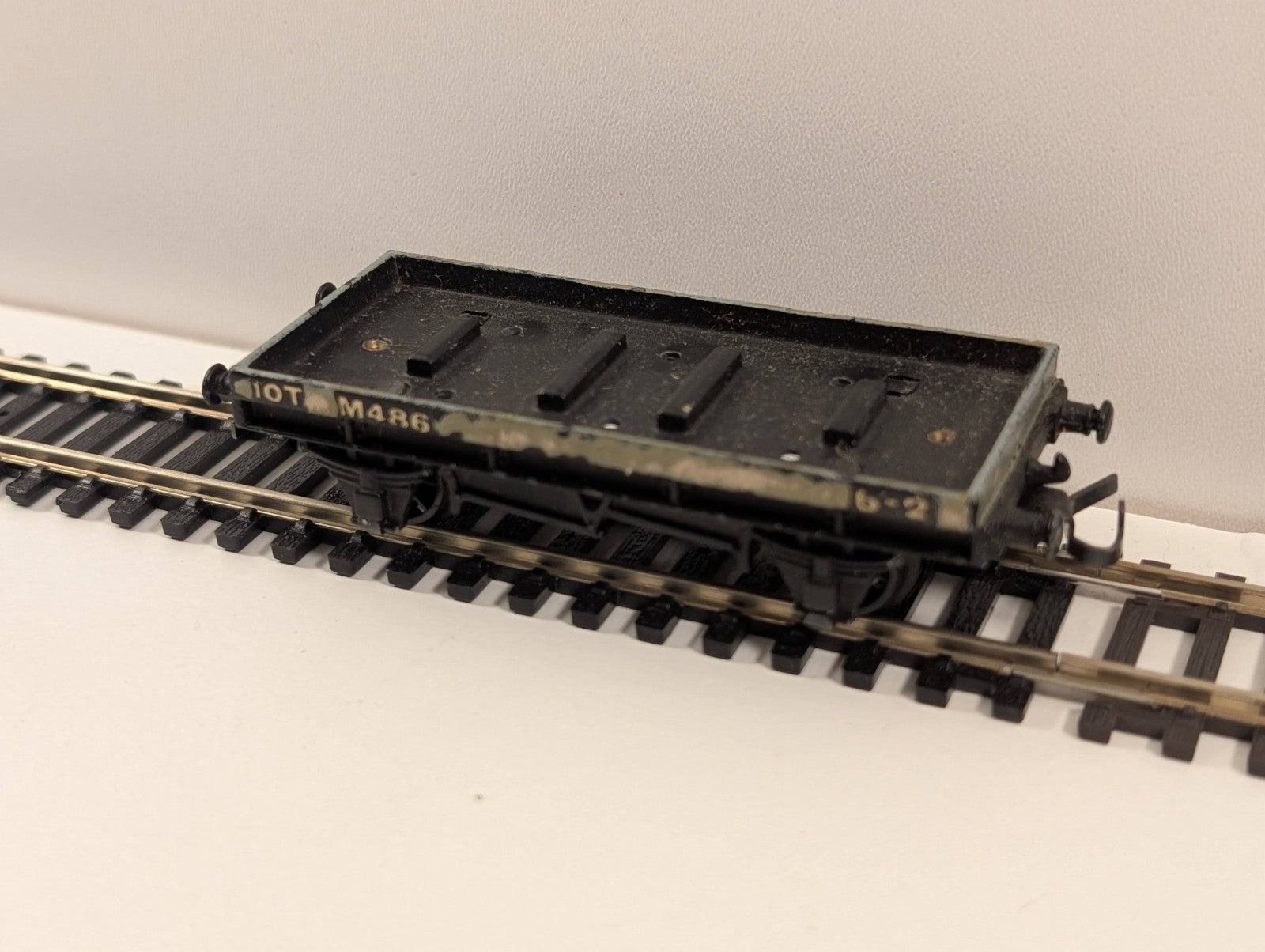 Hornby Dublo Flatbed Low-Sided Wagon – OO Gauge