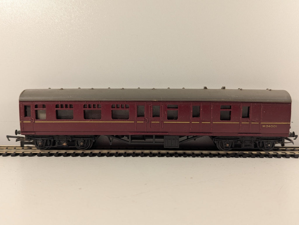 Tri-ang R423 OO Gauge BR Maroon Brake 2nd Coach
