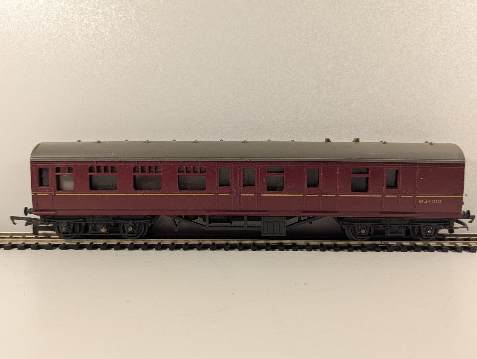 Tri-ang R423 OO Gauge BR Maroon Brake 2nd Coach