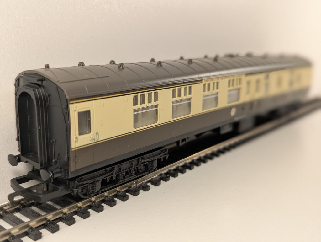 Hornby BR Mk1 Brake Second Corridor (BSK) – W34315 – Chocolate & Cream