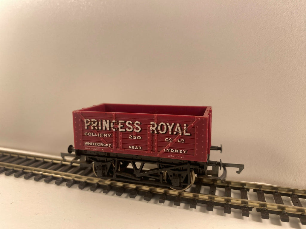 Hornby R090 5-Plank Open Wagon “Princess Royal Colliery” – OO Gauge