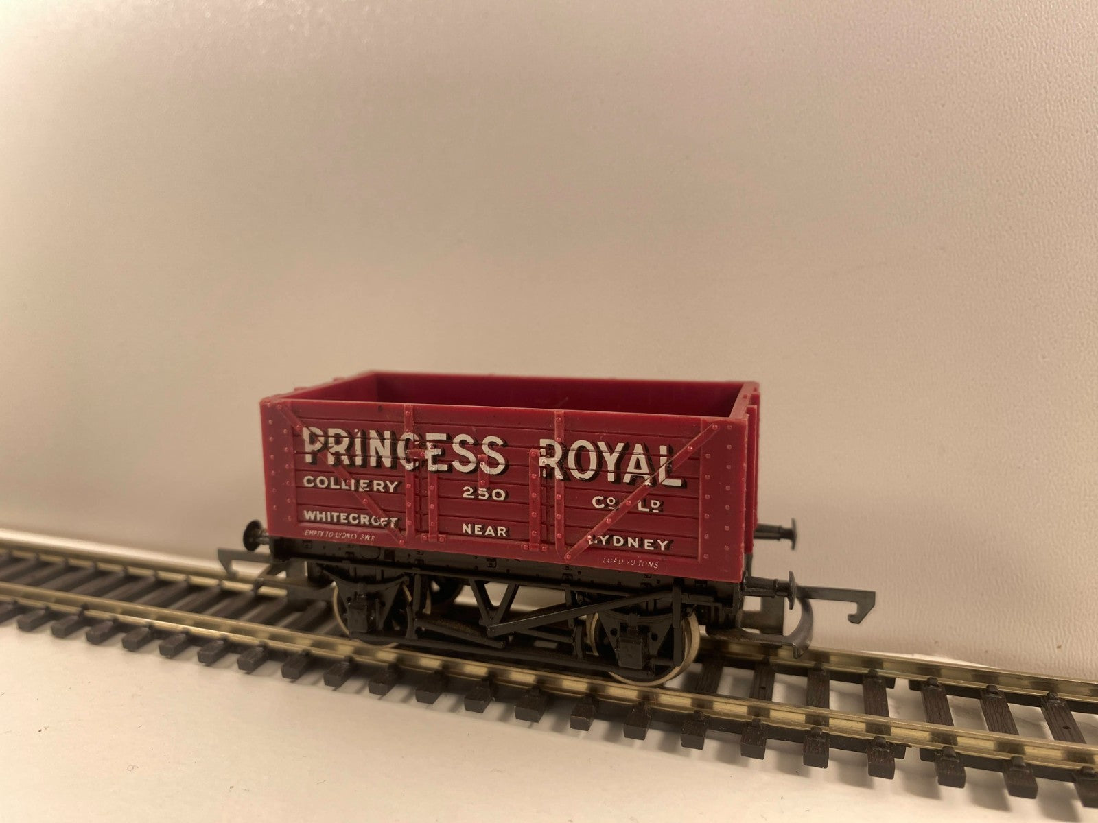 Hornby R090 5-Plank Open Wagon “Princess Royal Colliery” – OO Gauge