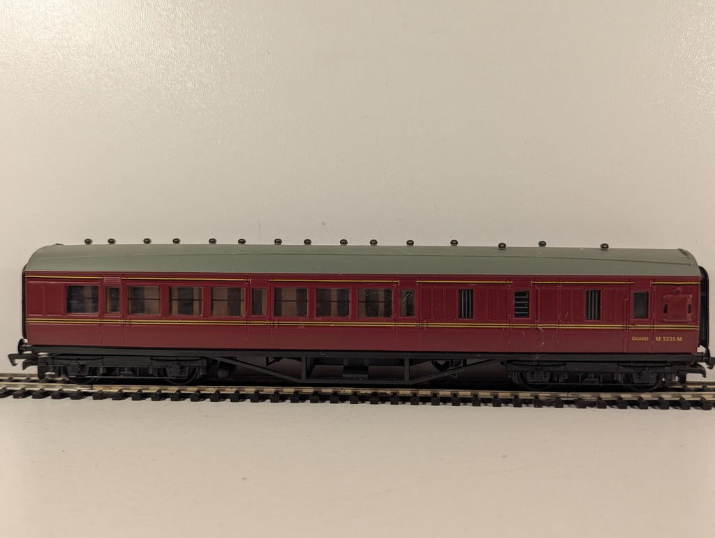 Mainline Railways 37-109 OO Gauge LMS 57' Panelled 1st/3rd Corridor Composite