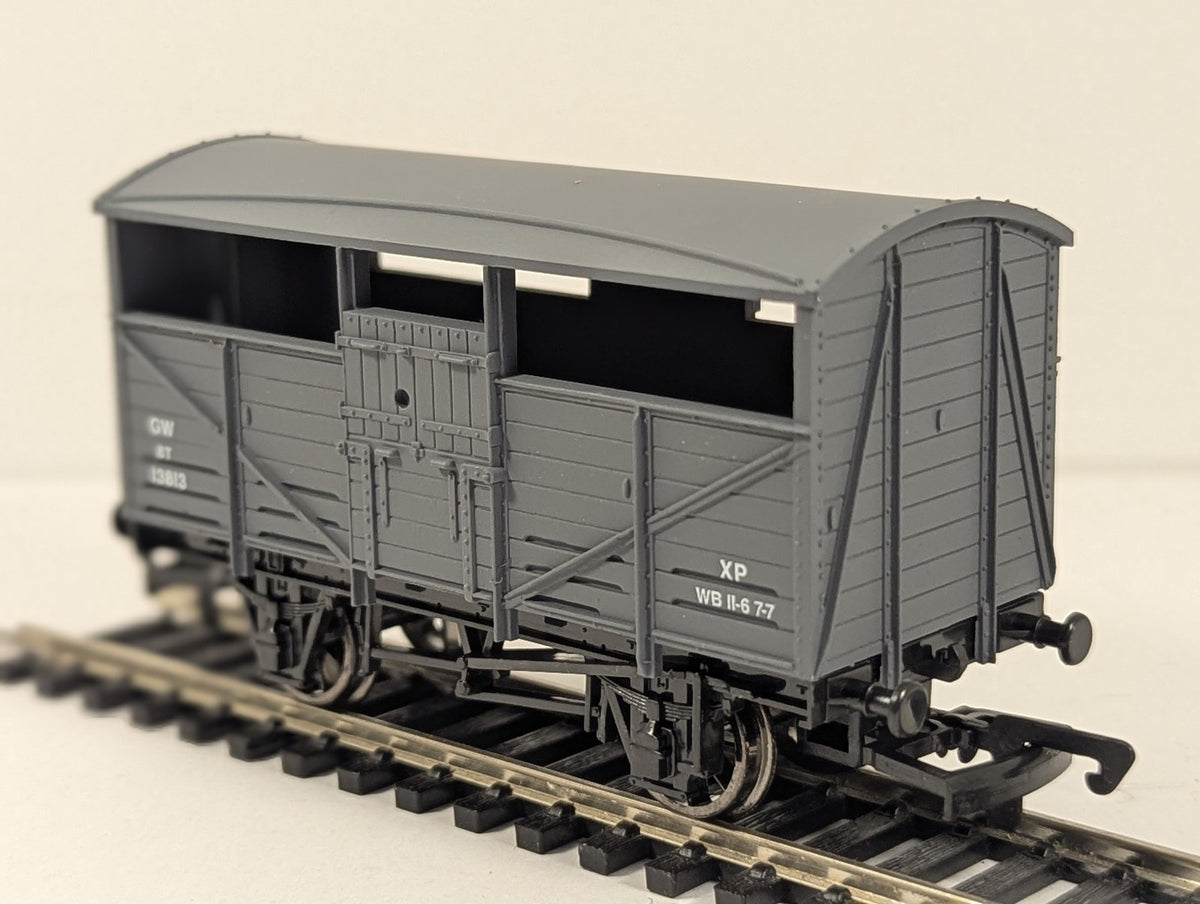 Dapol OO Gauge GWR Cattle Wagon Goods Wagon 13813 GWR Grey B500