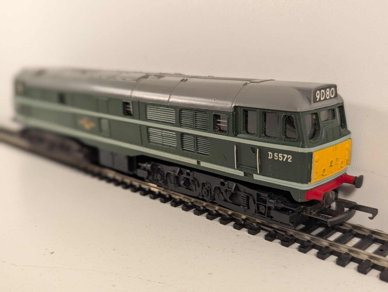 Tri-ang OO Gauge Class 31 Brush Type 2 Diesel Locomotive D5572 BR Green