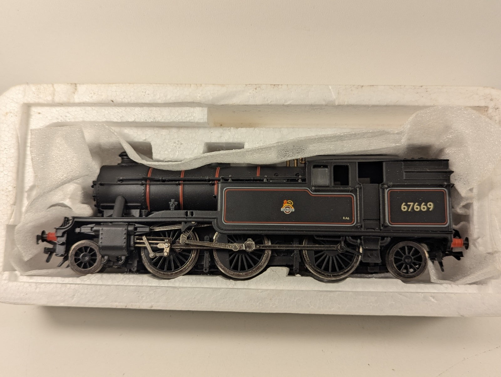 Bachmann 31-609A V3 Tank 67669 BR Lined Black