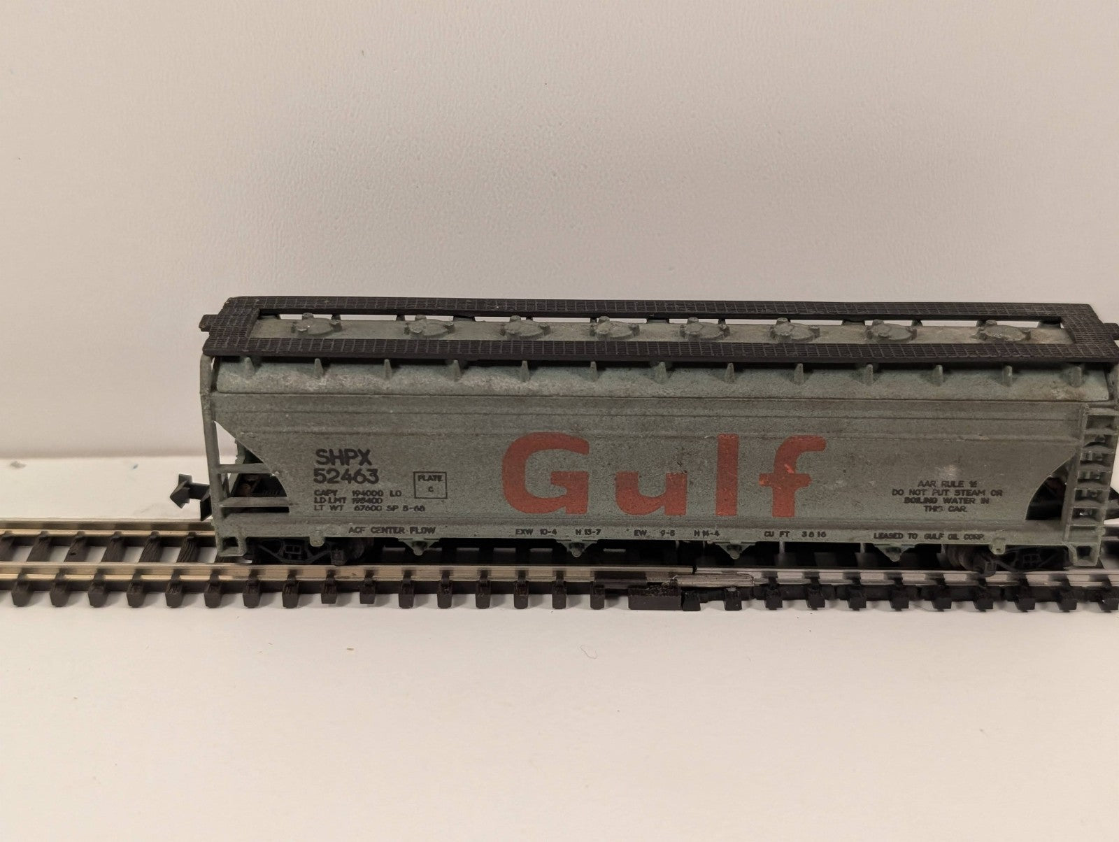 Atlas 4-Bay ACF Centerflow Covered Hopper – “Gulf” SHPX 52463 – N Scale