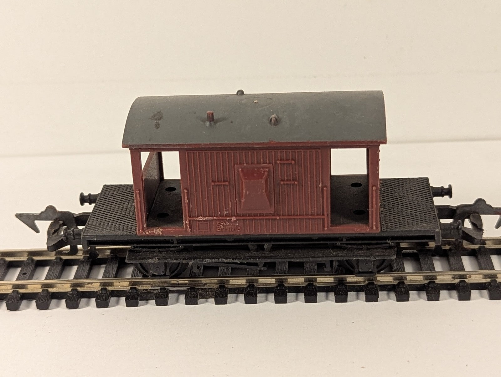 Playcraft HO Gauge BR 20 Ton Brake Van B951716 BR Bauxite P517