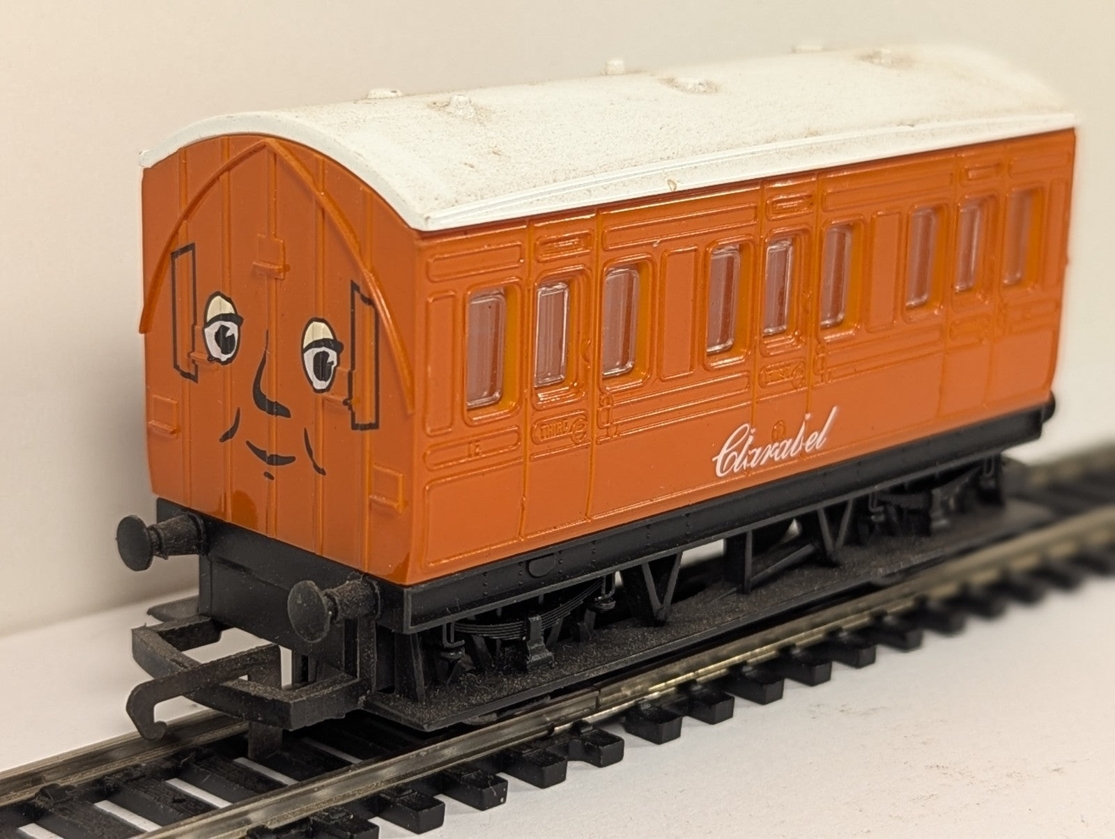 Hornby OO Gauge R112 Thomas & Friends Clarabel Coach