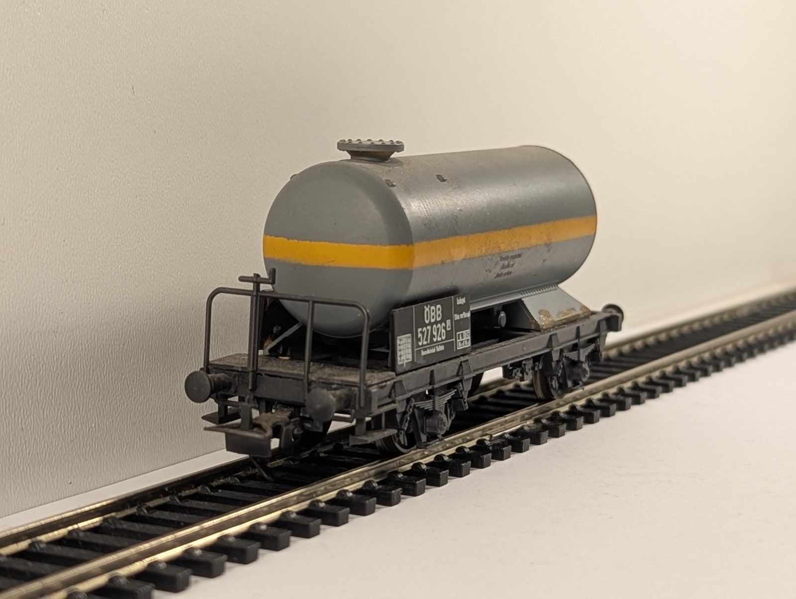 Liliput L224762 HO Gauge Austrian Federal Railways 4-Wheel Tank Wagon - Boxed