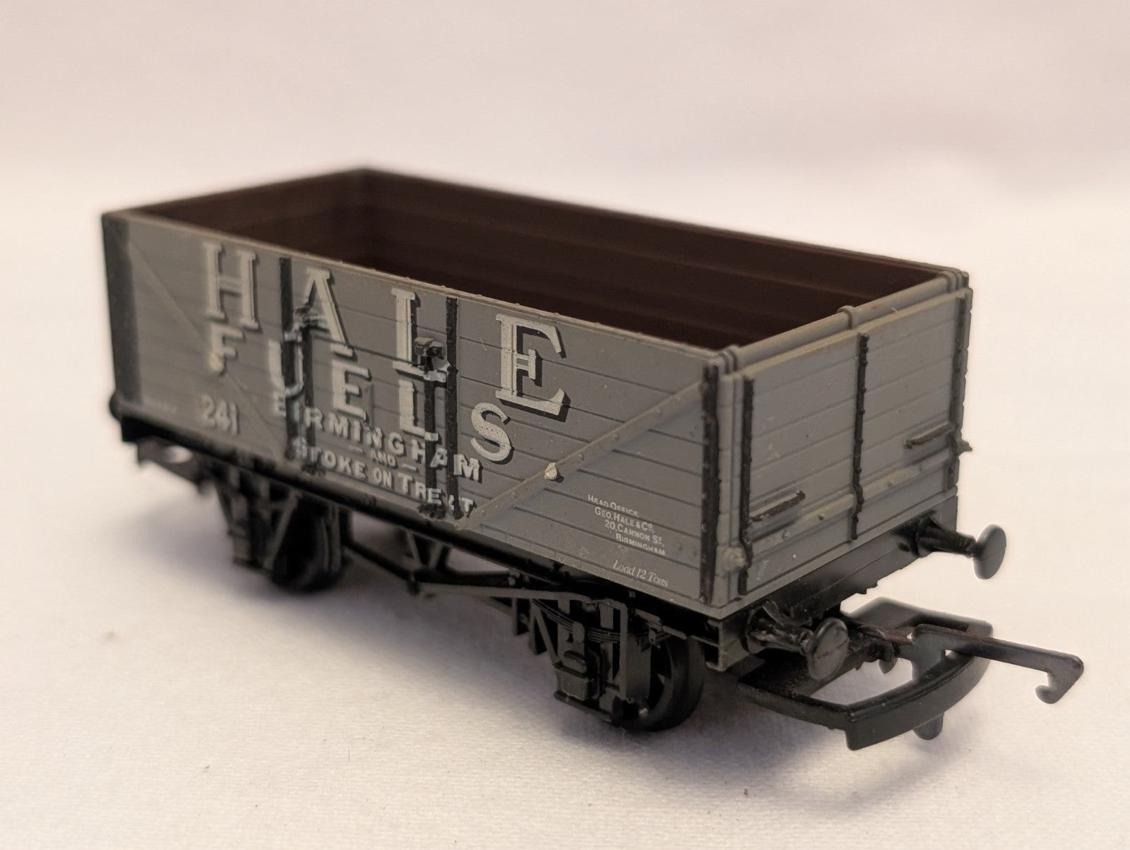 Airfix OO Gauge 7 Plank Open Wagon 'Hale Fuels' Goods Wagon 241