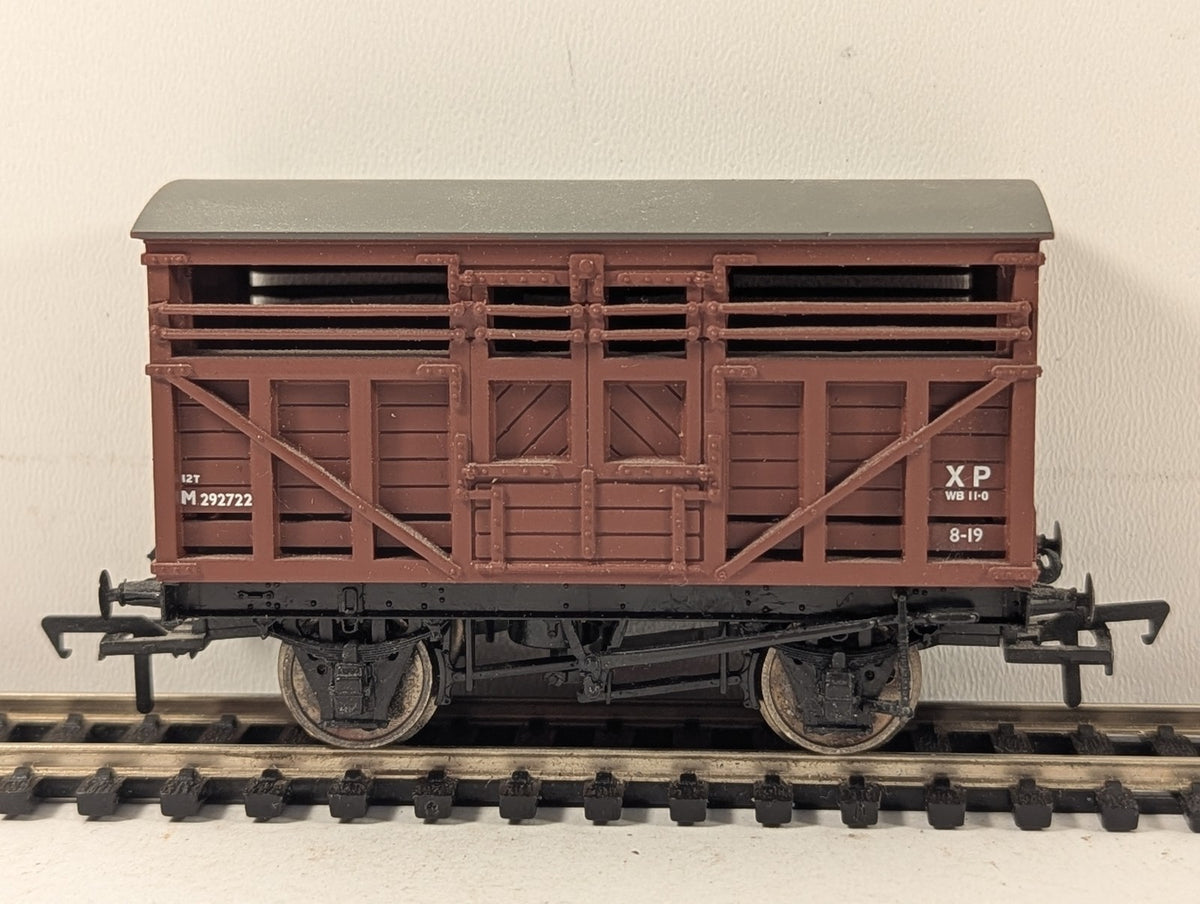 Bachmann OO Gauge 12T Cattle Wagon Goods Wagon M292722 BR Bauxite 38-100B