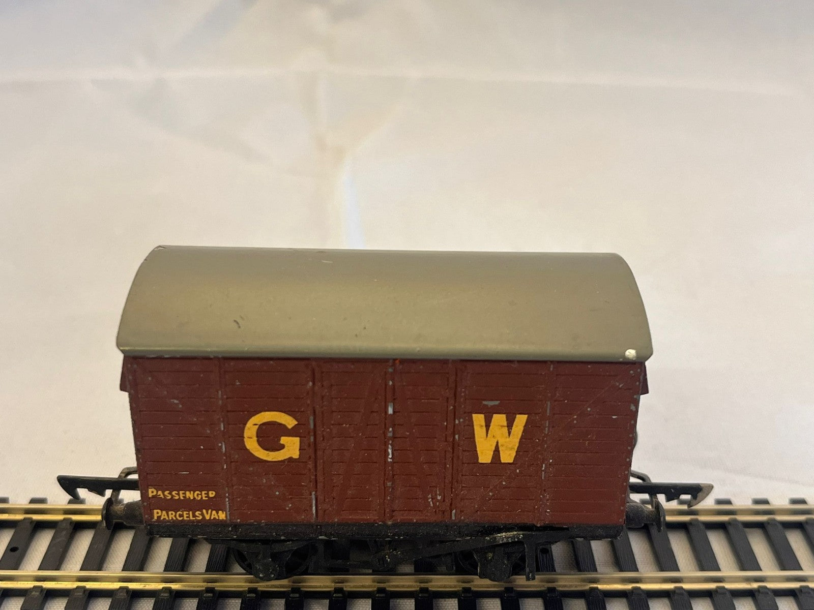 Graham Farrish Vent Van Red/Brown Finish