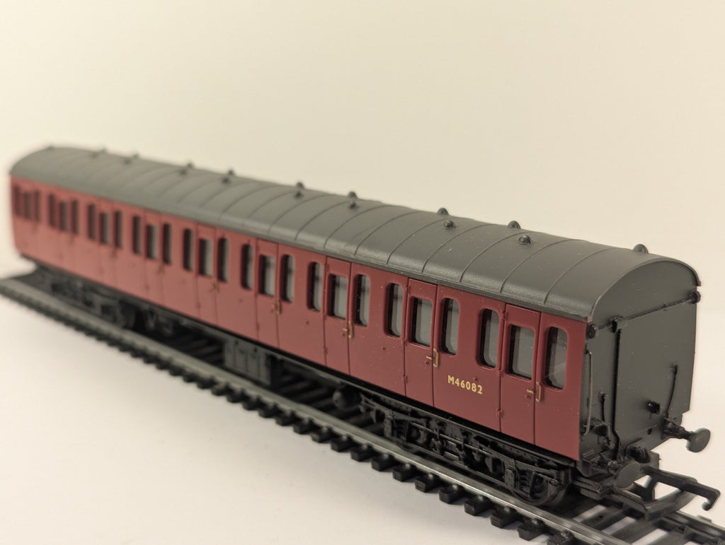 Bachmann Branchline OO Gauge BR Mk1 57ft Suburban Composite Coach