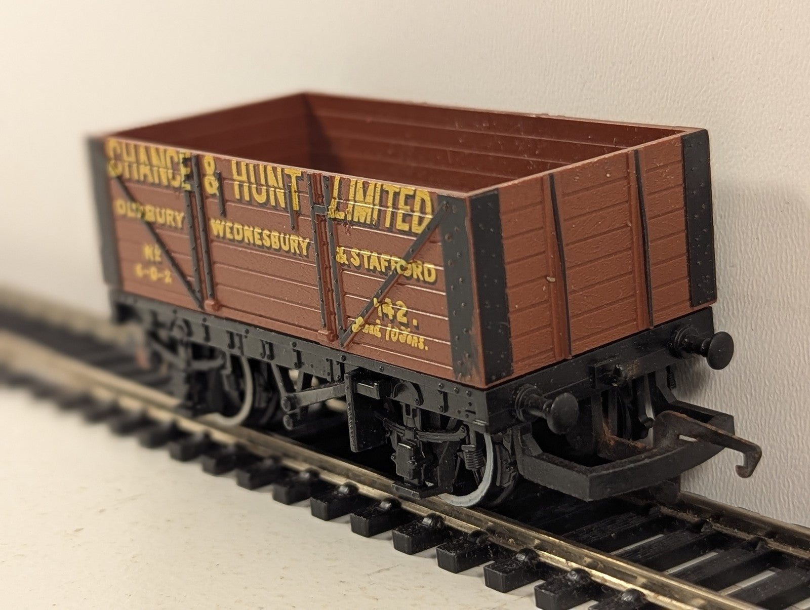 Hornby OO Gauge Chance & Hunt 5-Plank Wagon Goods Wagon 142 R6152