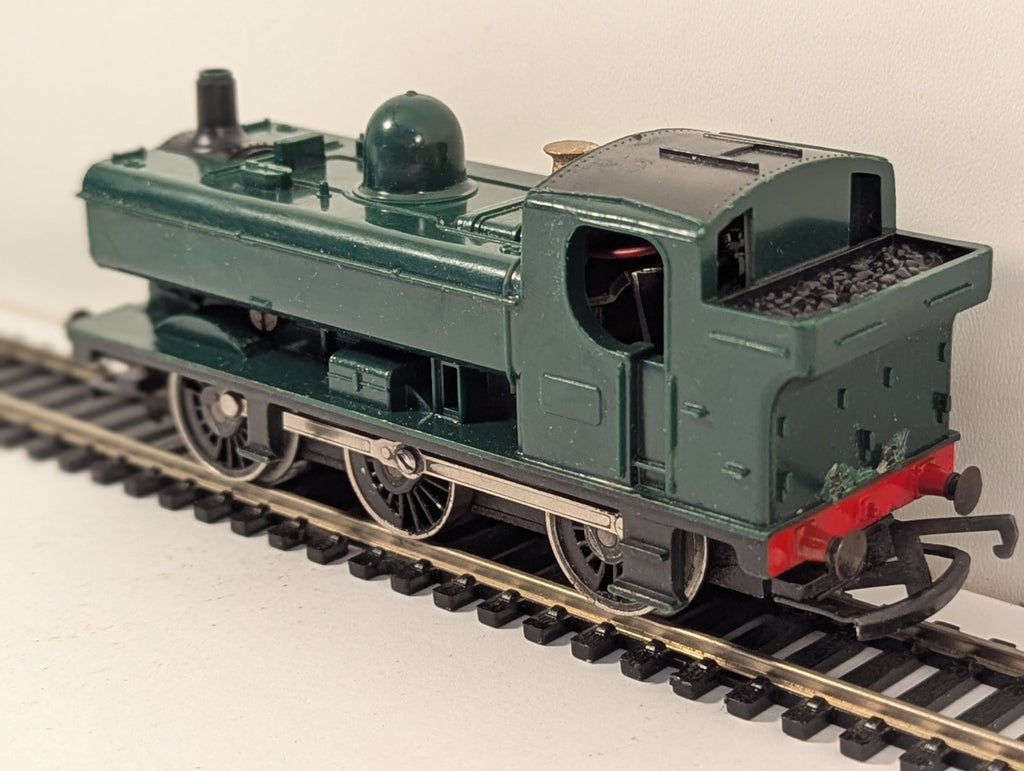 Hornby R041 OO Gauge GWR Green 0-6-0 Pannier Tank Repainted