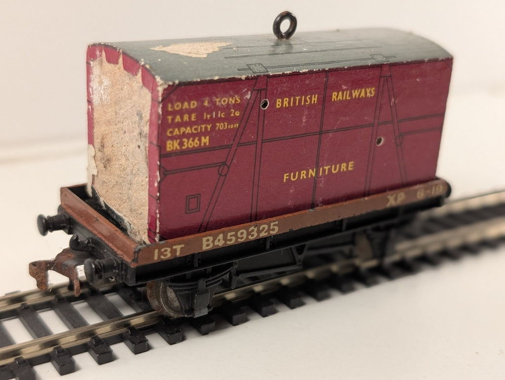 Hornby Dublo 4647 OO Gauge Low-Sided Wagon with Furniture Container
