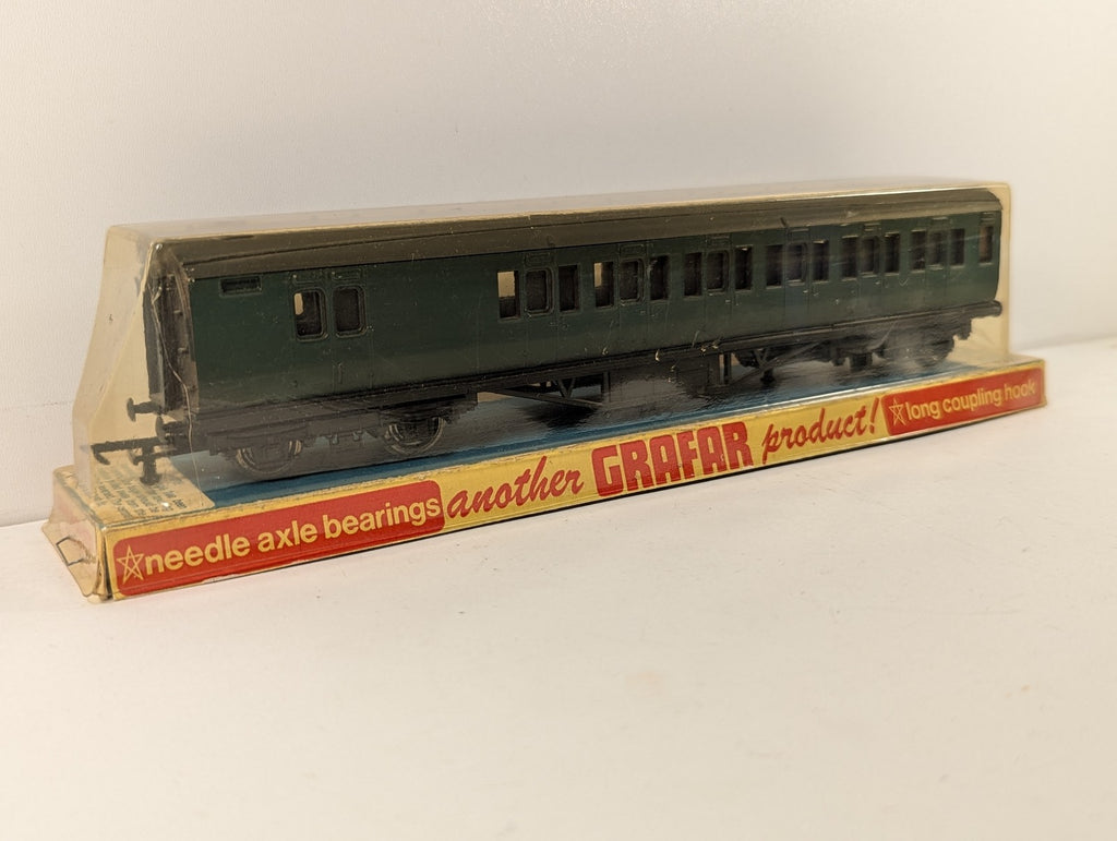 Graham Farish OO Gauge BR Southern Brake Coach Passenger Coach BR Southern Green