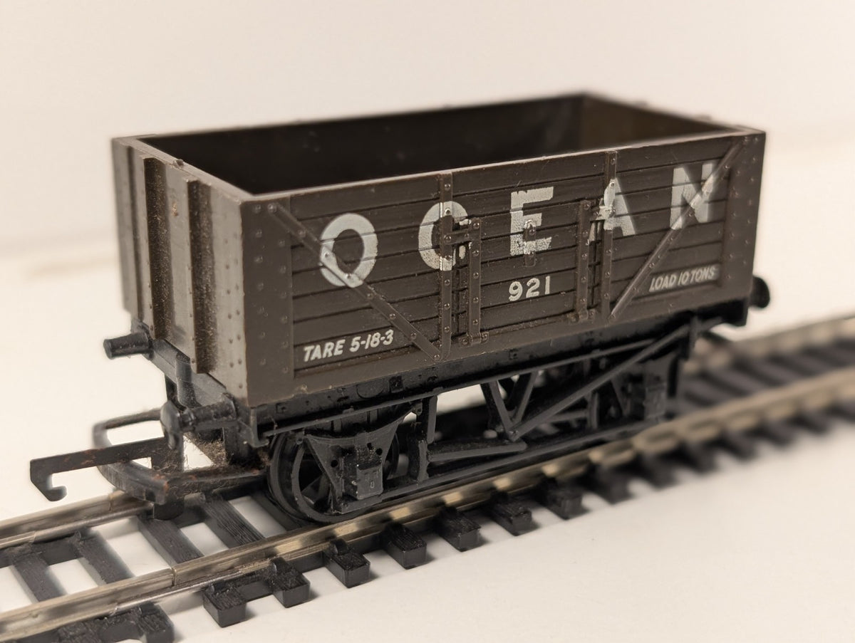 Hornby R204 Ocean 7-Plank Open Wagon – Missing Buffer