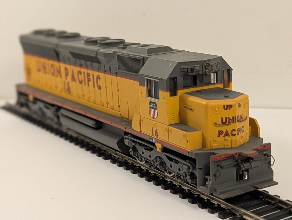 Bachmann HO Scale EMD GP40 Diesel Locomotive 16