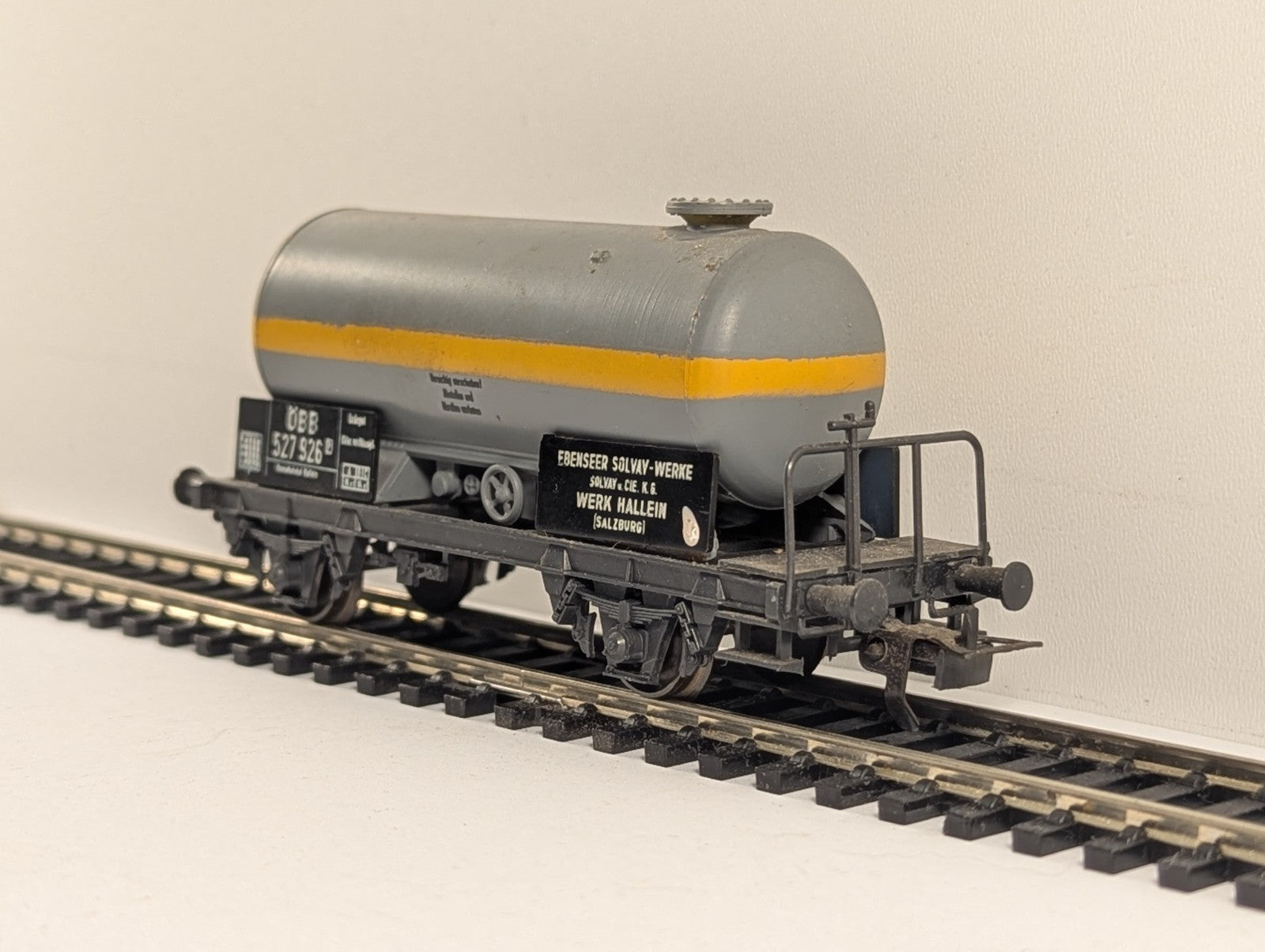 Liliput L224762 HO Gauge Austrian Federal Railways 4-Wheel Tank Wagon - Boxed