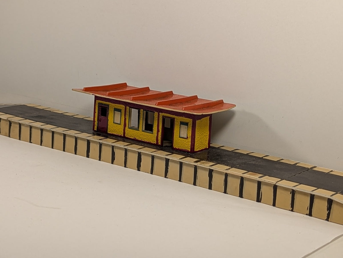 Hornby Dublo OO Gauge D1 Island Platform Station Platform Cream, Yellow and Red