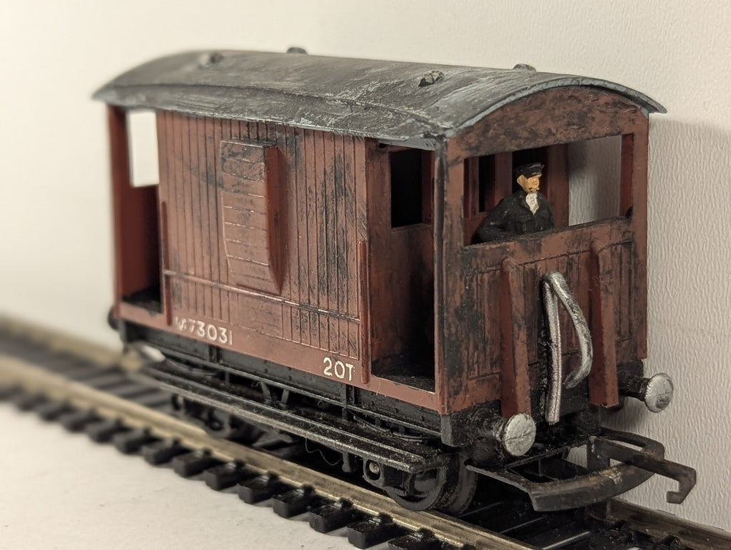 Tri-ang OO Gauge 20 Ton Brake Van M73031 BR Bauxite R16