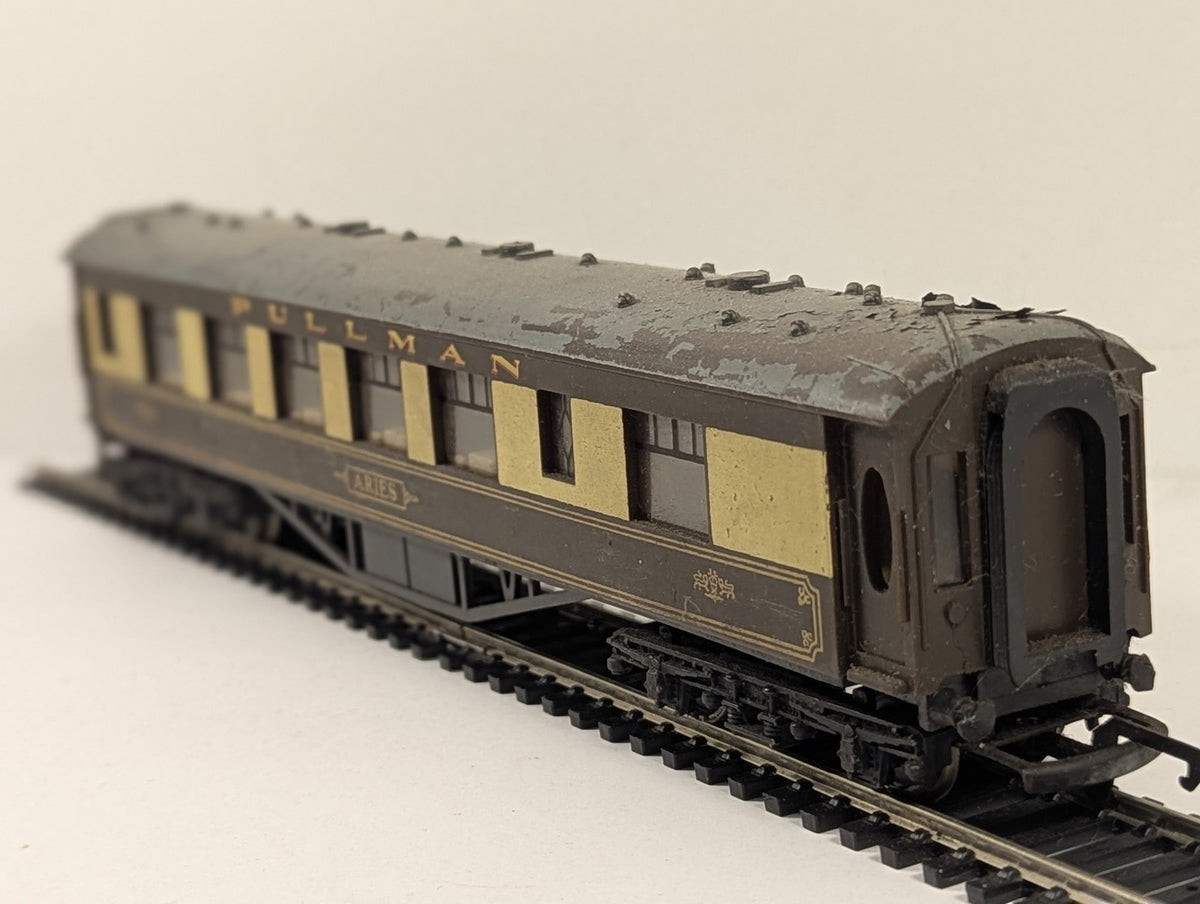 Wrenn OO Gauge Pullman Carriage 'Aries' Passenger Coach Pullman Brown & Cream