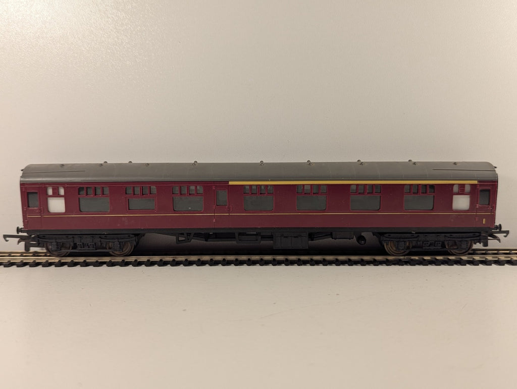 Tri-ang OO Gauge BR Maroon Mk1 Corridor Coach