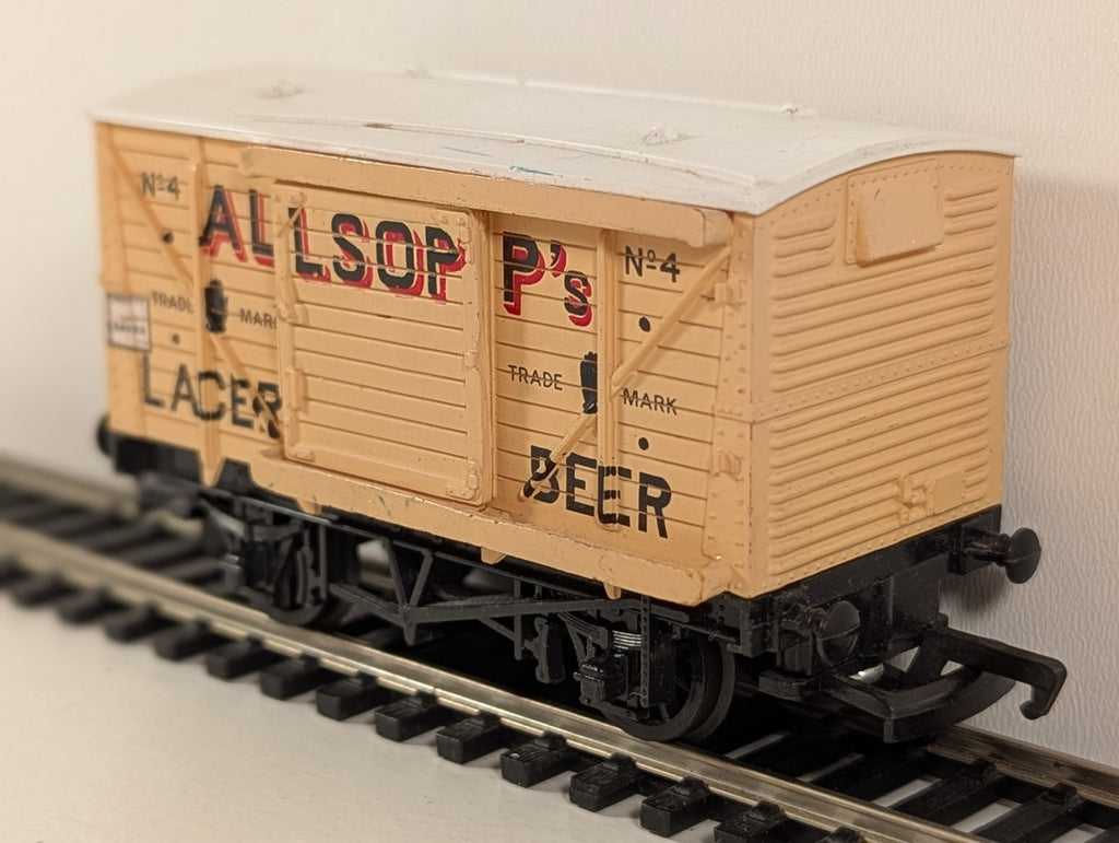Hornby OO Gauge LMS 20T Brake Van 730386