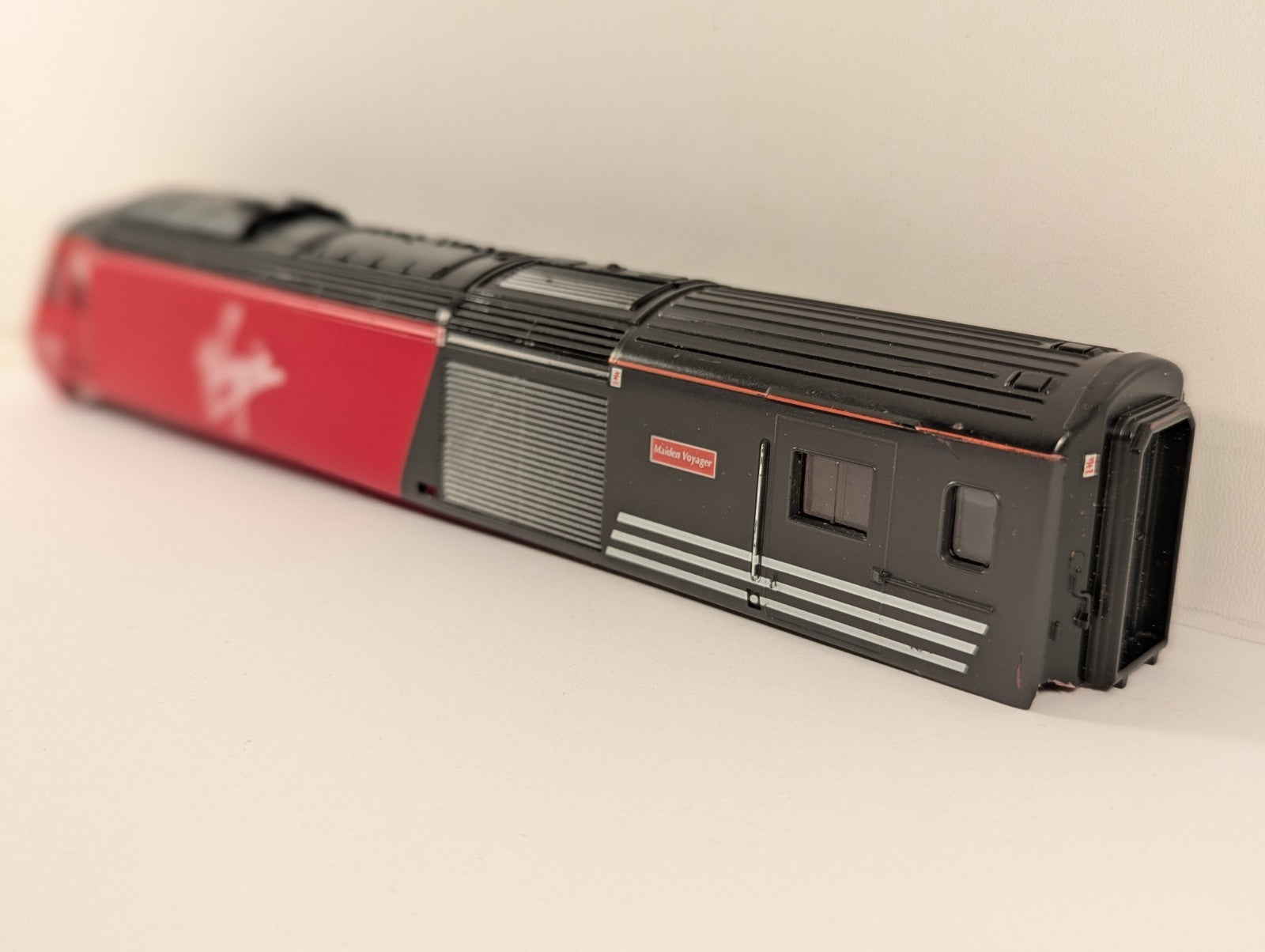 Hornby R2045 OO Gauge Class 43 HST Power Car Body Shell Virgin Livery