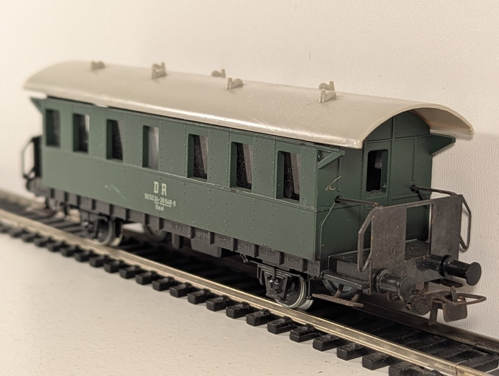Piko HO Gauge Deutsche Reichsbahn Passenger Car Green