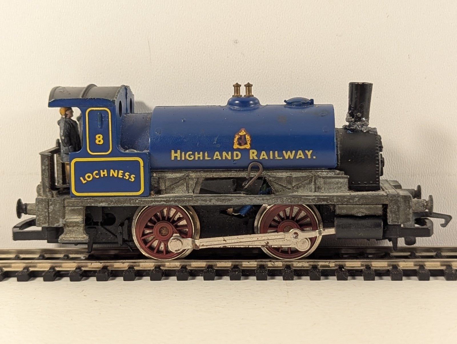 Hornby OO Gauge 0-4-0 Saddle Tank Loch Ness Steam Locomotive