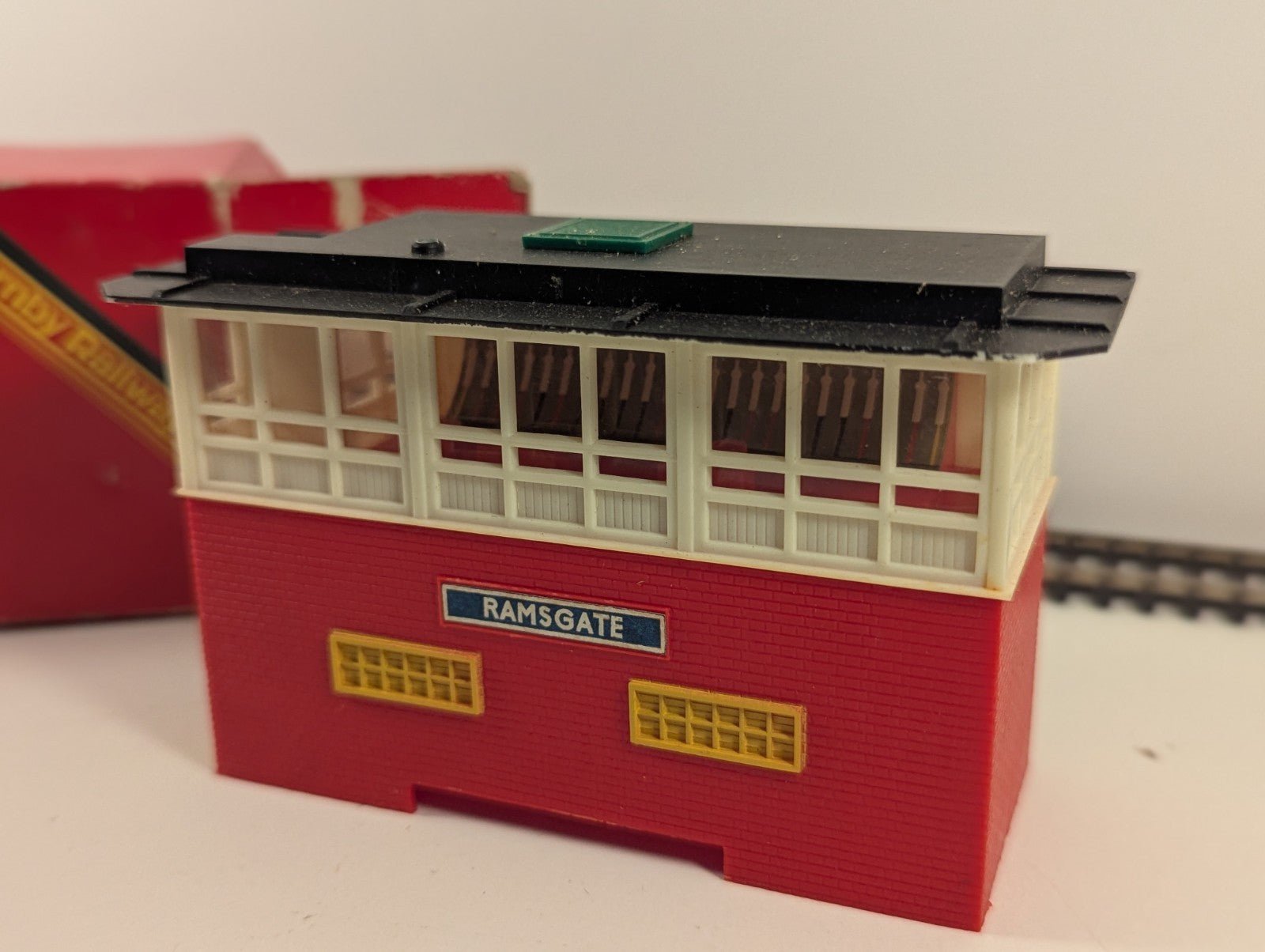 Hornby R145 Modern Signal Box – Ramsgate