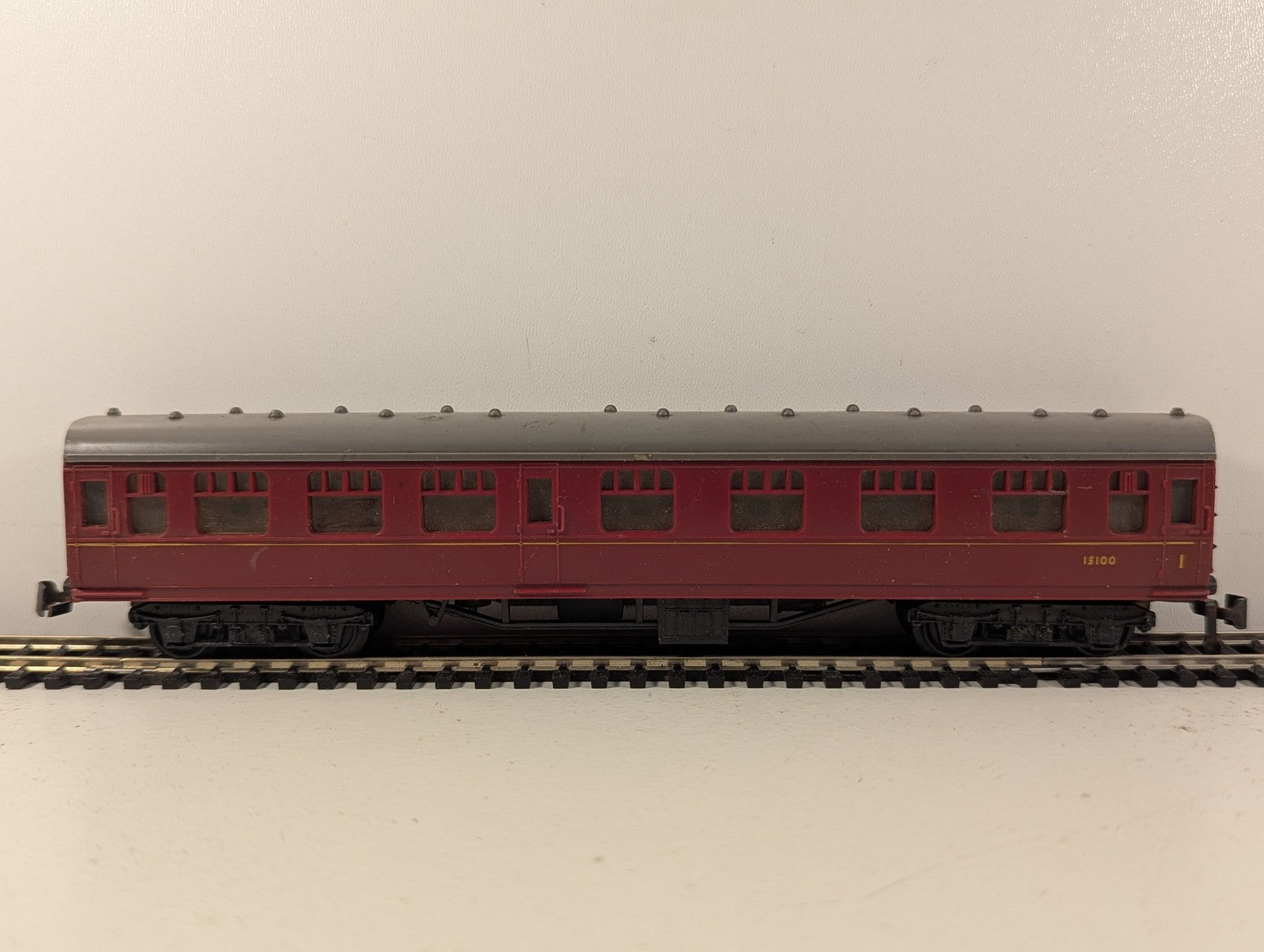 Jouef HO Gauge BR First Class Corridor Coach Passenger Coach 15100 BR Maroon