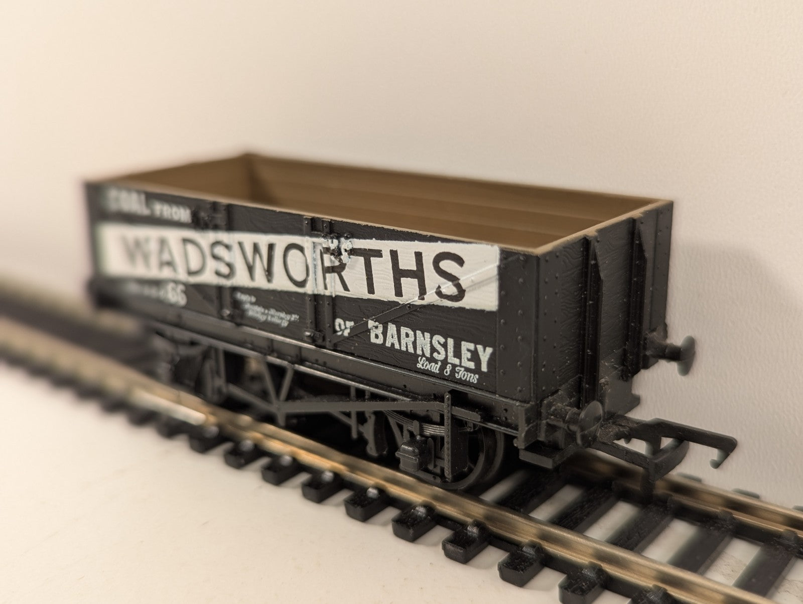 Mainline Railways OO Gauge 5 Plank Wagon Wadsworths of Barnsley