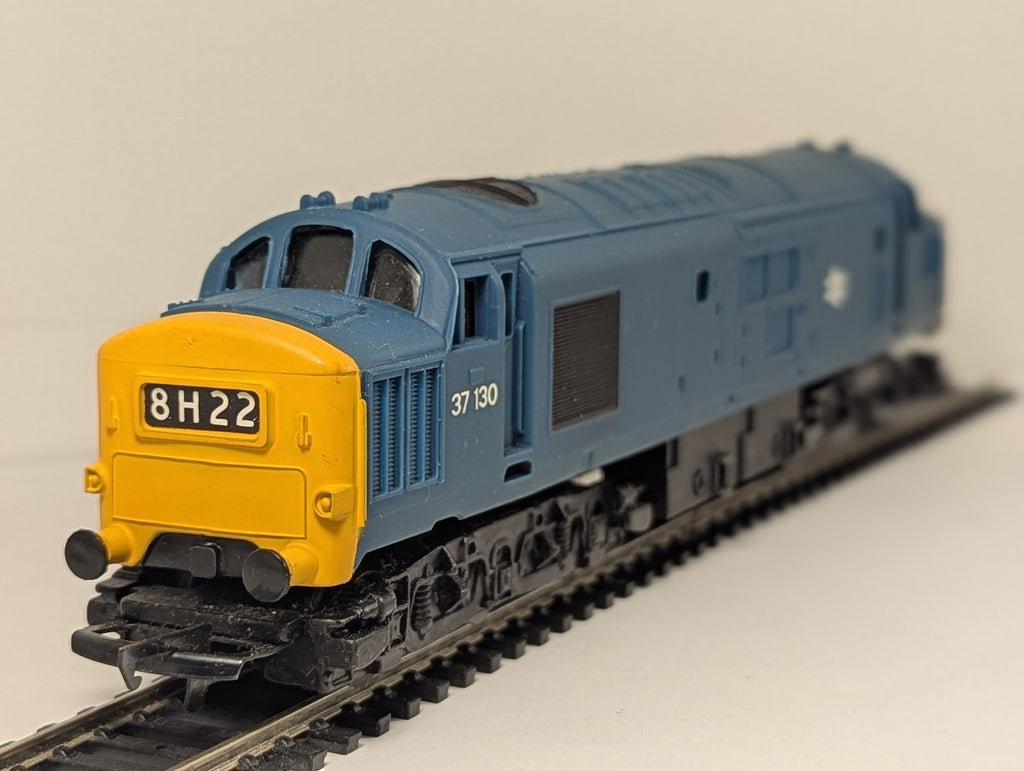 Hornby OO Gauge Class 37 Locomotive 37 130 BR Blue R751
