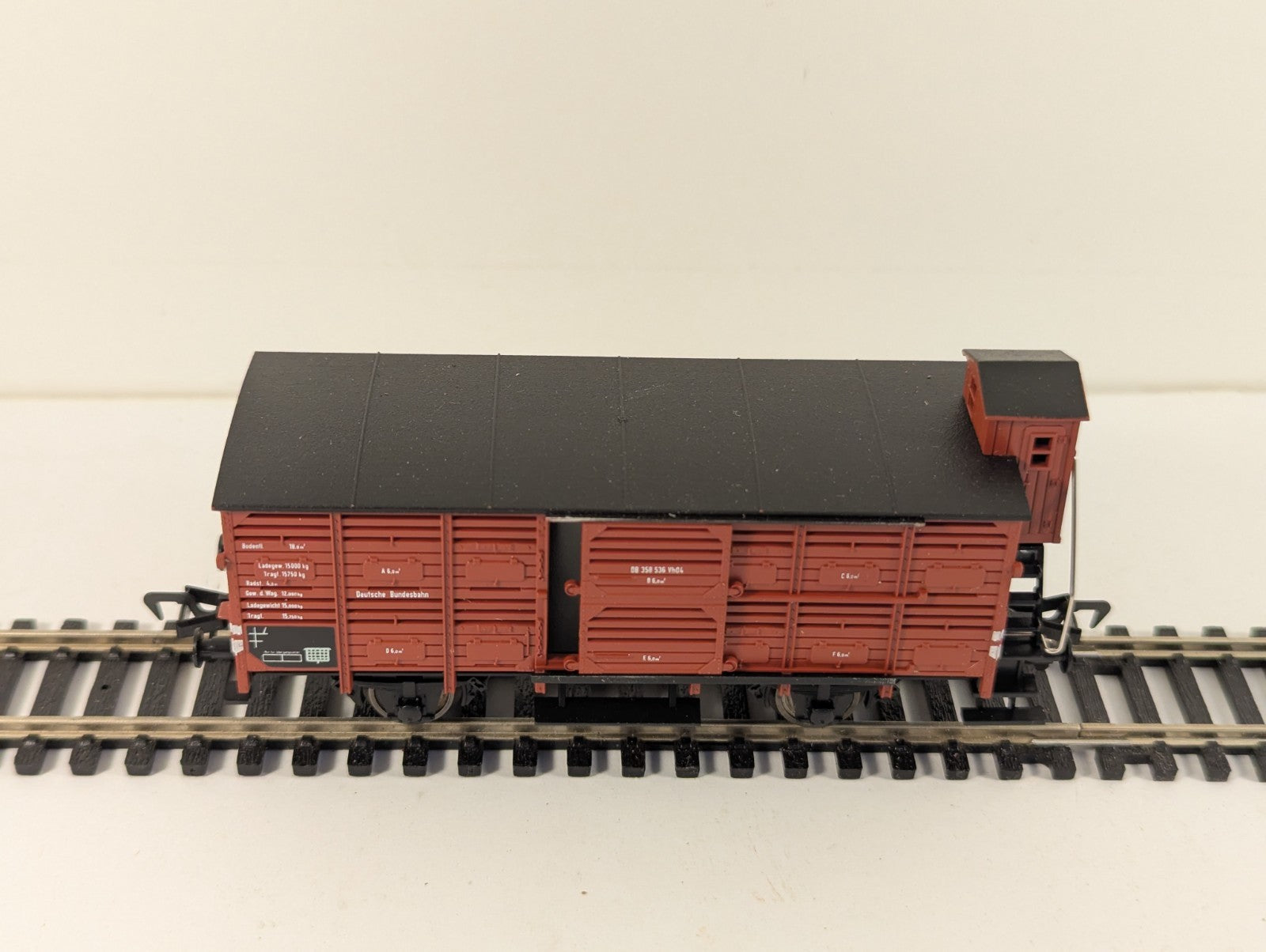 Fleischmann 5356 HO Gauge Red Cattle Wagon with Brakeman's Cab Boxed