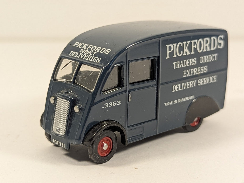 Oxford Diecast 1:76 Scale Commer Q25 Van Die-cast Vehicle FGT 231 Pickfords