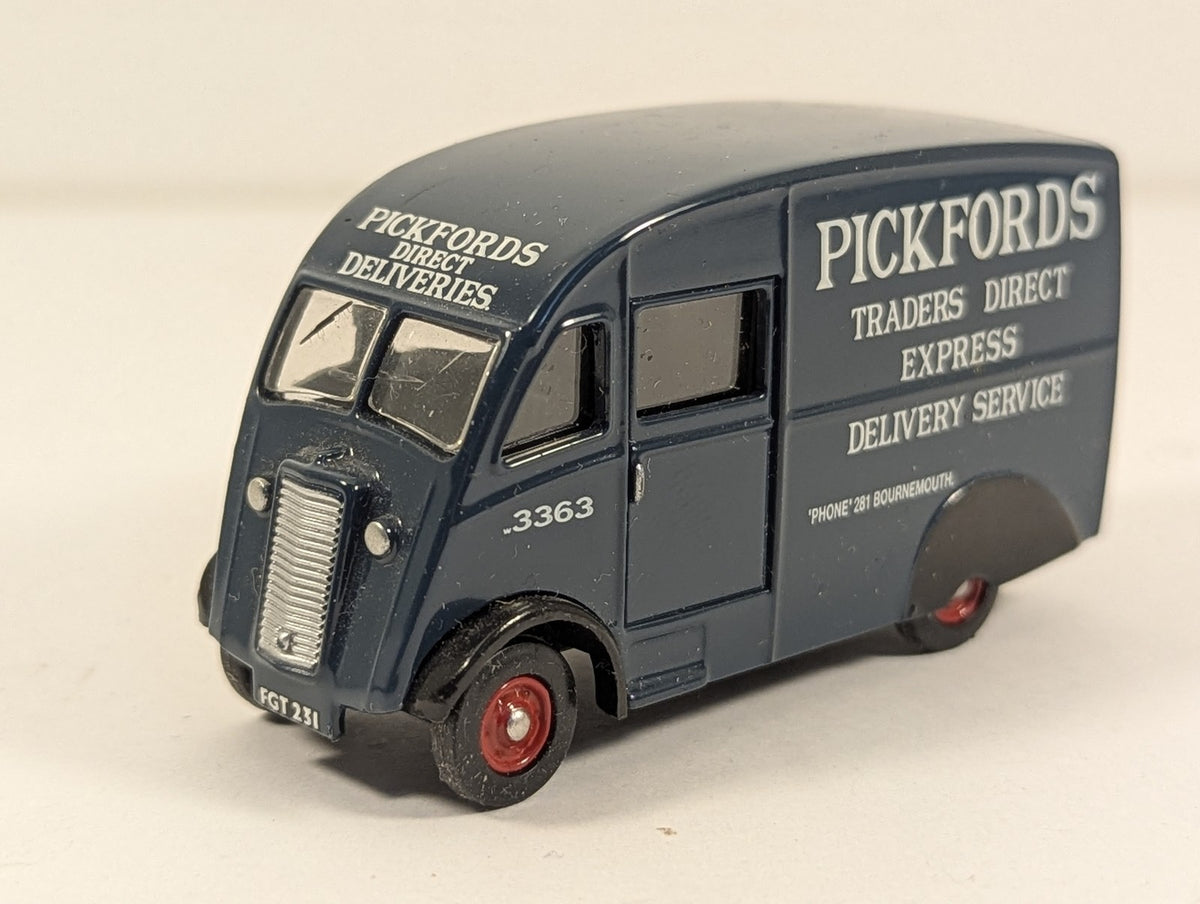 Oxford Diecast 1:76 Scale Commer Q25 Van Die-cast Vehicle FGT 231 Pickfords